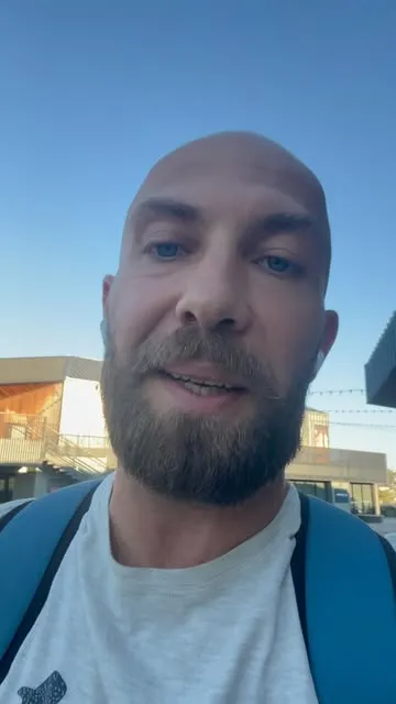 Video interview about the referendum initiative.